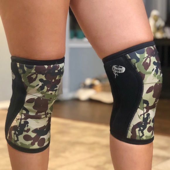 Compression Knee Sleeves, Reversible Camo/ Flag - Picture 1 of 7